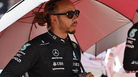 Hamilton condena "mentalidad arcaica" de Piquet