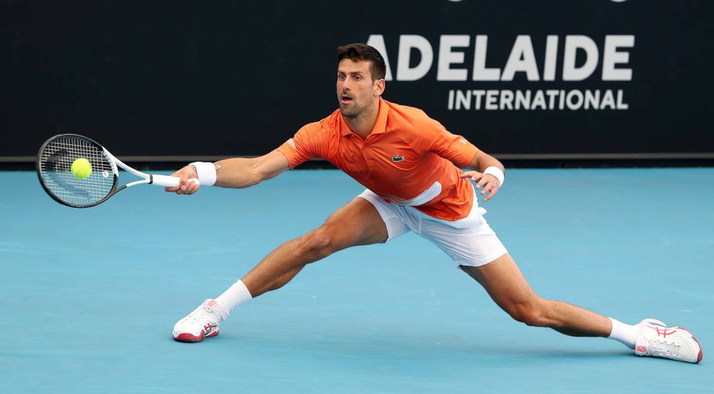 Novak juega en el torneo internacional de Adelaide en Australia