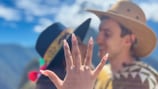 Propuesta en Machu Picchu: Estadounidense sorprende a su novia peruana con anillo en viaje familiar