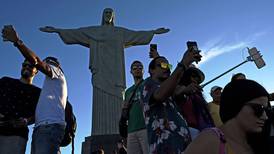 En Río de Janeiro, una danza de selfies a los pies del Cristo Redentor | FOTOS