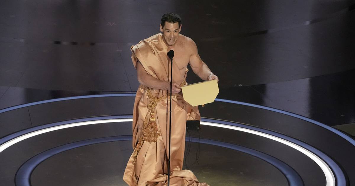 John Cena Así fue su épico cambio de ropa en los Premios Óscar 2024