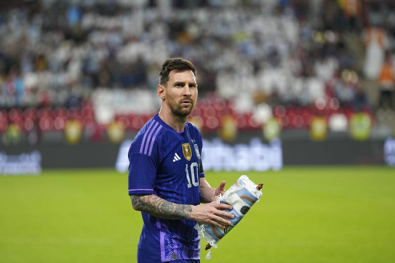 Argentina goleó 5-0 a Emiratos Árabes Unidos con gol de Messi en su último juego de preparación.