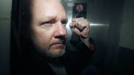 Corte ordena retraso de la extradición de Julian Assange, fundador de WikiLeaks