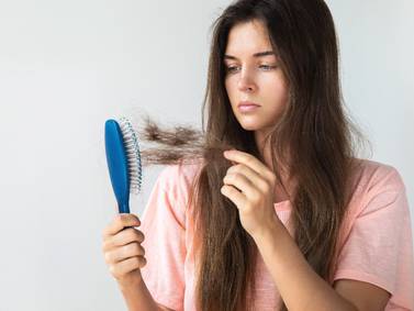 Caída del cabello como consecuencia del contagio de covid-19