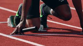 Atleta pierde una carrera de 400 metros planos luego de que su “parte privada” se saliera de sus pantalones
