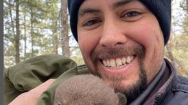 En Nuevo México pagan por abrazar a los osos y buscan personal