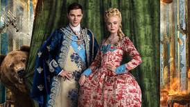 ‘The Great’ temporada 3: así se crea el traje y corona de una de las emperatrices rusas más despiadadas