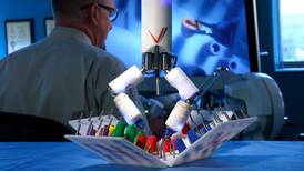 Este pequeño robot quirúrgico pondrá a prueba sus habilidades en el espacio