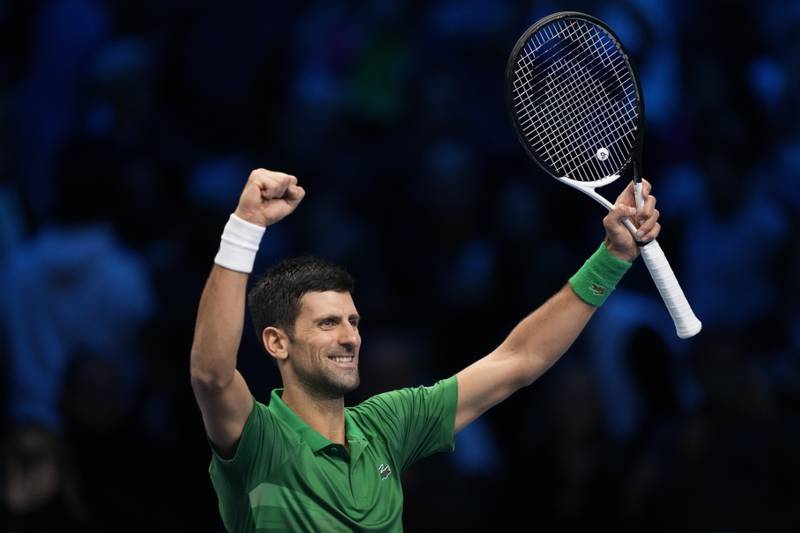 El serbio Novak Djokovic festeja su triunfo contra el estadounidense Taylor Fritz en su partido semifinal de las Finales de ATP en la Pala Alpitour, Turín, Italia, sábado 19 de noviembre de 2022.