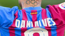 Otro revés para Dani Alves: conoce el duro castigo del Barcelona