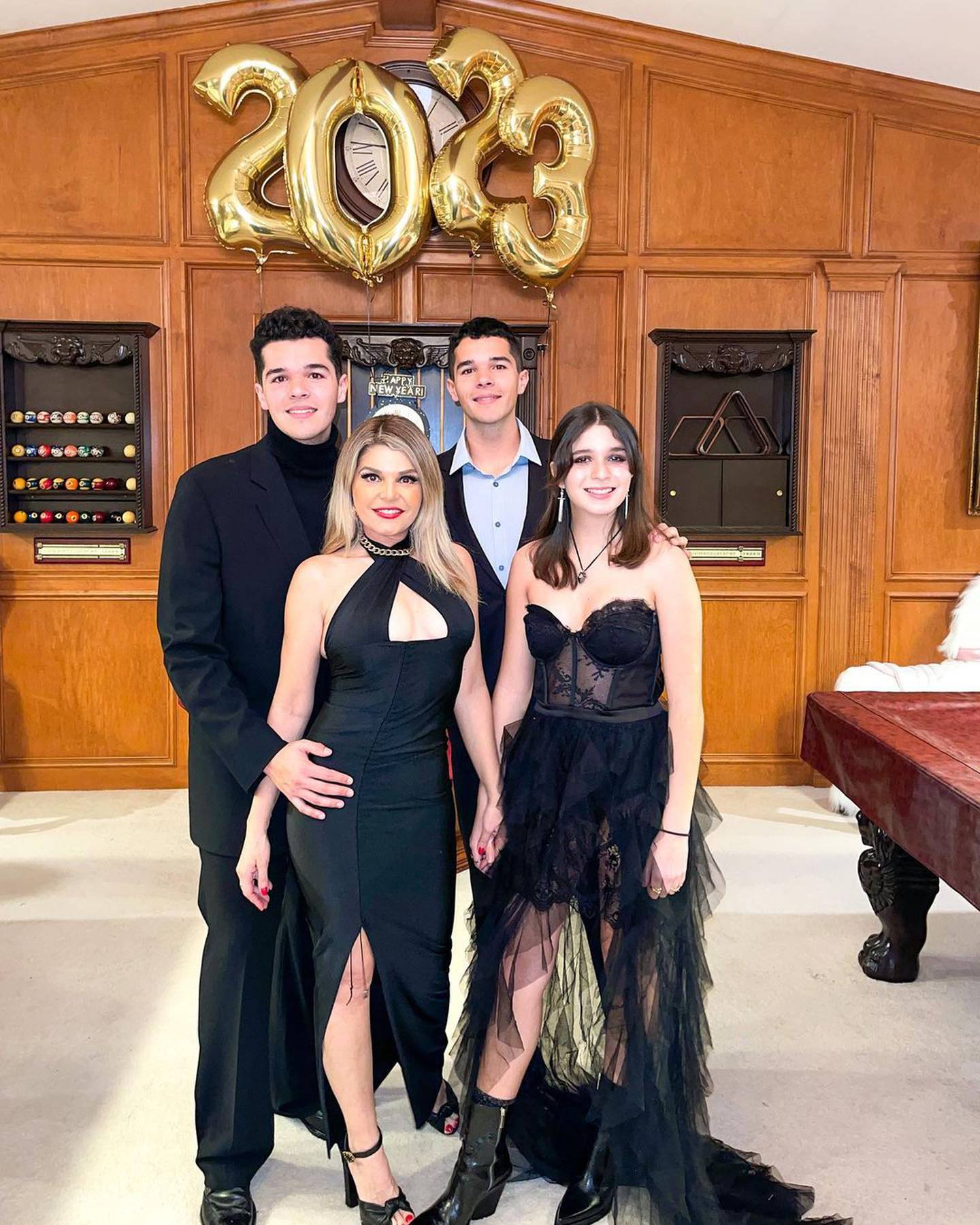 Itatí Cantoral y sus hijos derrocharon glamur en víspera de Año Nuevo 2023