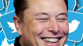 Elon Musk necesita dinero: pone en subasta una luz de neón con el logo de Twitter, cafeteras y más