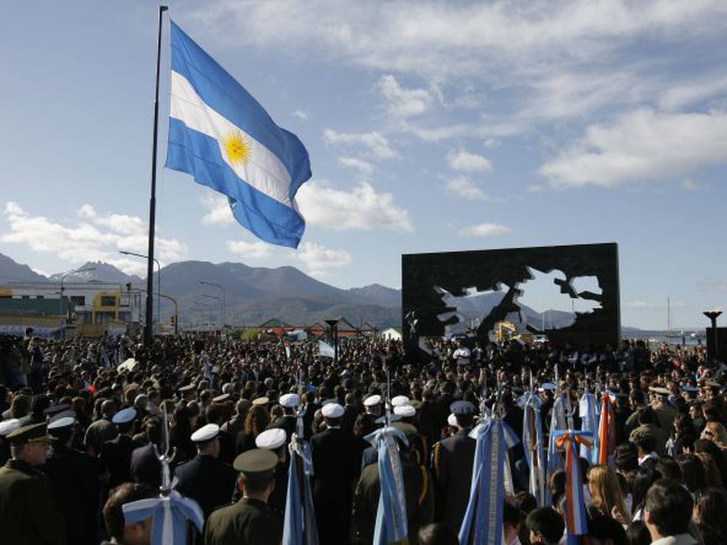 Luego de 30 años, Fuerza Aérea Argentina agradece ayuda en Publimetro Perú