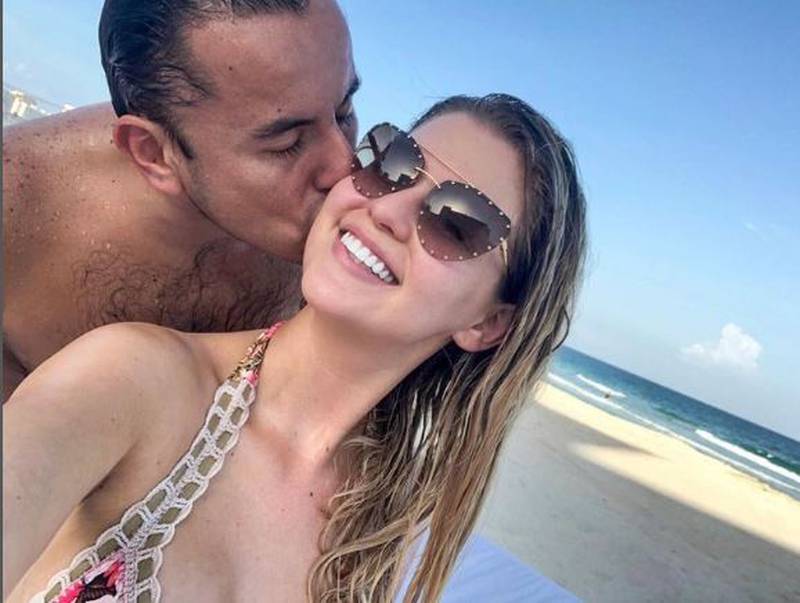 Brunella Horna y Richard Acuña aparecen en una playa en una imagen de archivo del Instagram de ella.