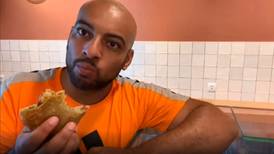 El descaro en pasta: youtuber español amenaza con cobrar en un restaurante de no dejarle comer gratis