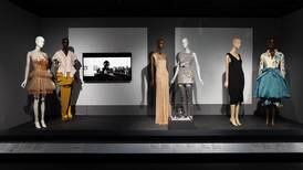 Moda Hoy: la exposición del FIT que cuenta la moda latina más allá del ‘Tropical Chic’ 