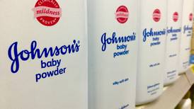 Johnson & Johnson suspende la venta de sus talcos en todo el mundo a causa de demandas