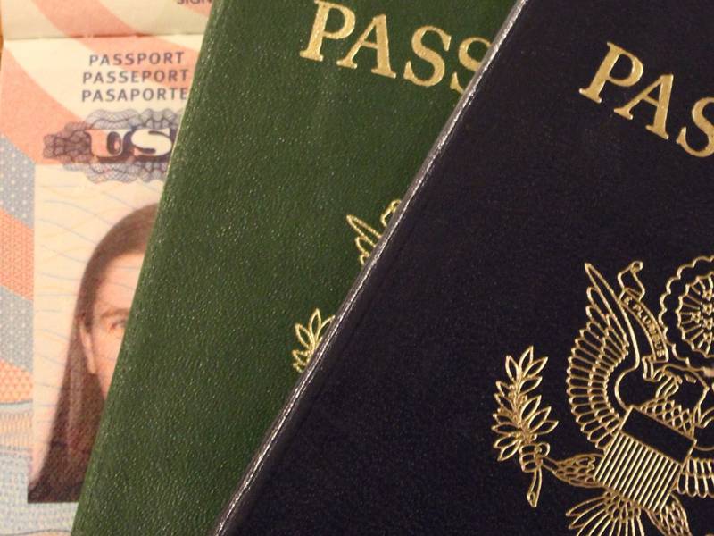 Visa y pasaportes norteamericanos.