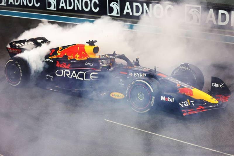 Max Verstappen termina la temporada histórica con otro triunfo