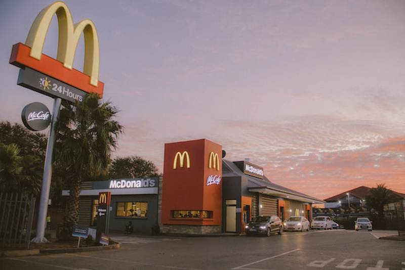 Los empleados McDonald's están desesperados por los Happy Meals para adultos