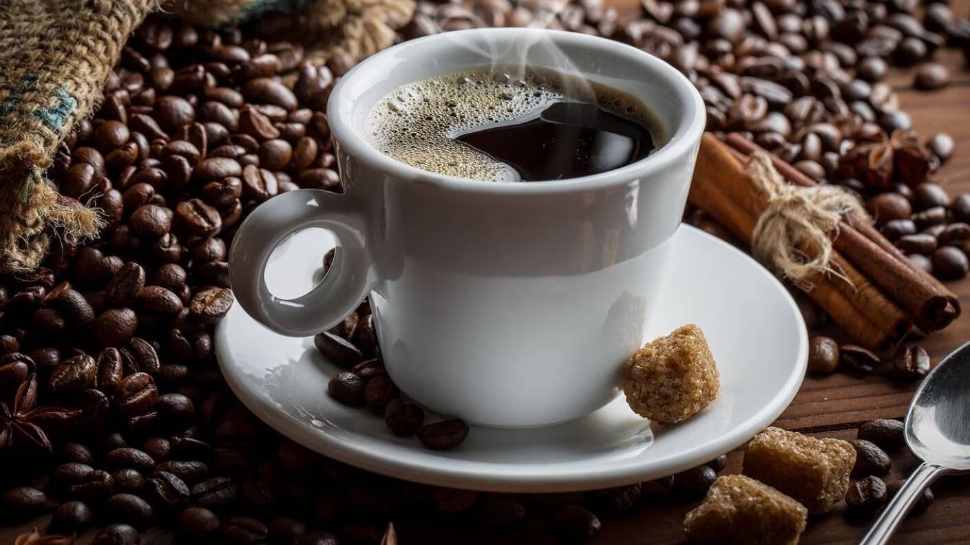 Tanto el café como la cafeína son dos bebidas perfectas para iniciar el día. | Foto: Referencial
