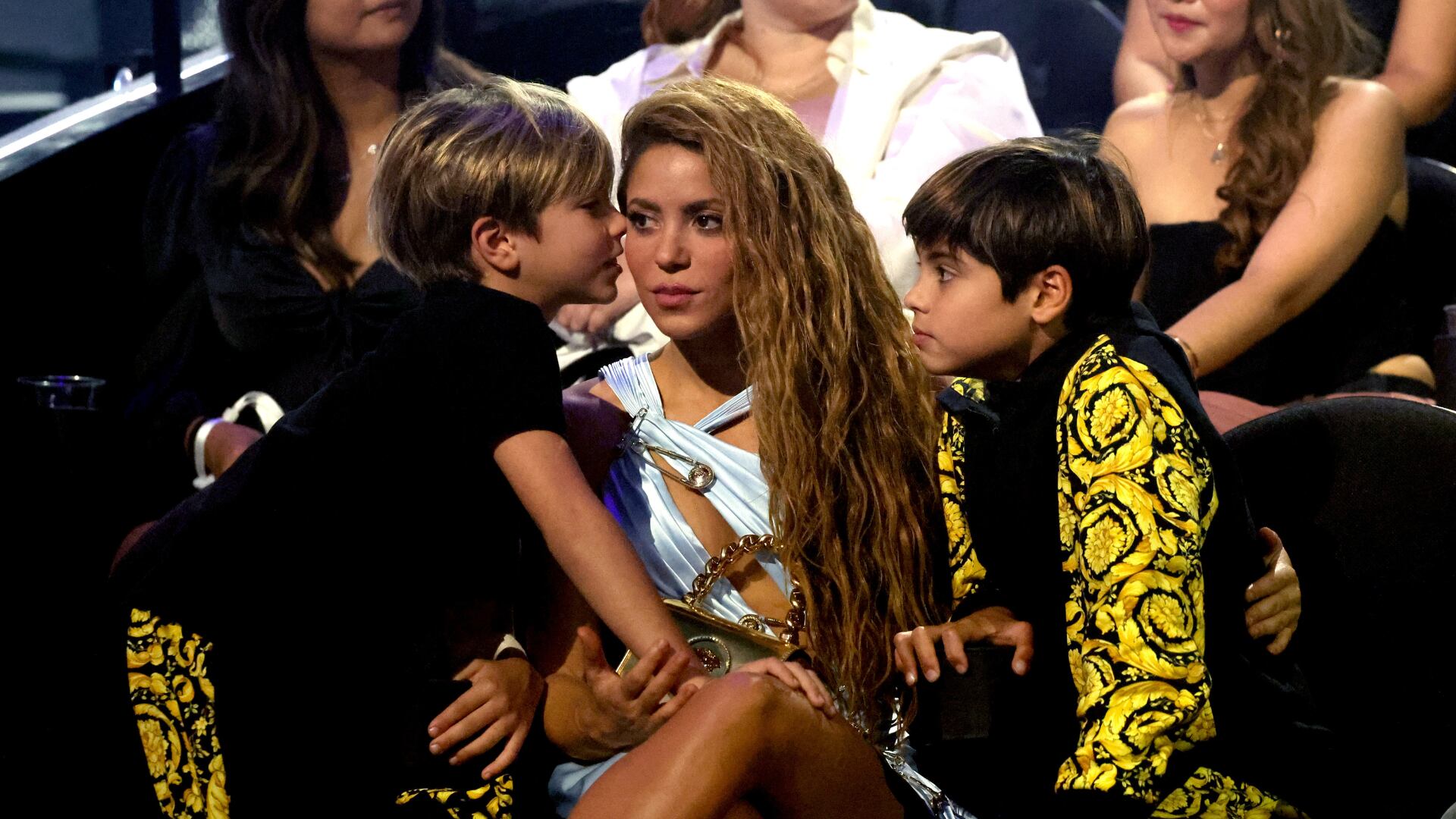 Shakira recibió un piropo de su hijo durante una entrevista para televisión durante los Video Music Awards 2023.