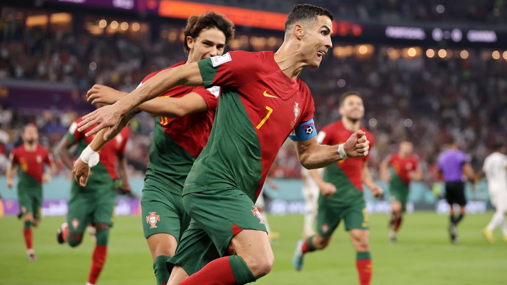 Cristiano Ronaldo agrandó su leyenda en el discutido triunfo de Portugal