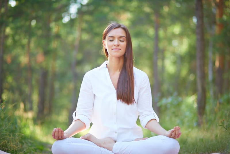 El yoga y la meditación ayudan a relajar la zona