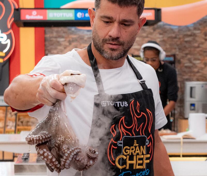 Yaco Eskenazi en la "Noche española" de El Gran Chef Famosos.