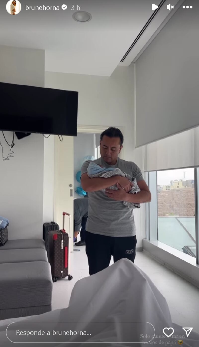 Richard Acuña dio la bienvenida a su bebé con Brunella Horna