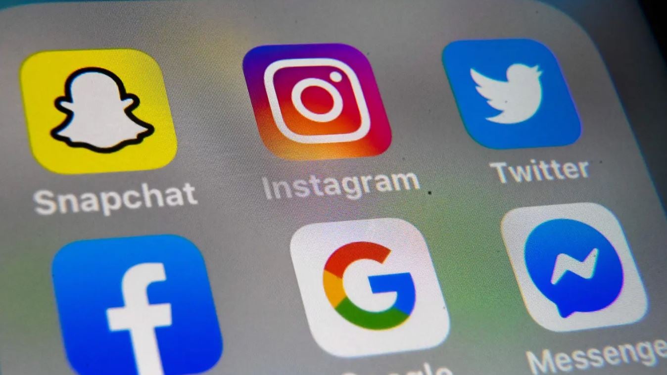 Aplicaciones populares como Facebook, LinkedIn, TikTok y X recopilan información del usuario a través de notificaciones, incluso cuando el usuario opta por no abrir sus alertas. | Foto: AFP vía Getty Images