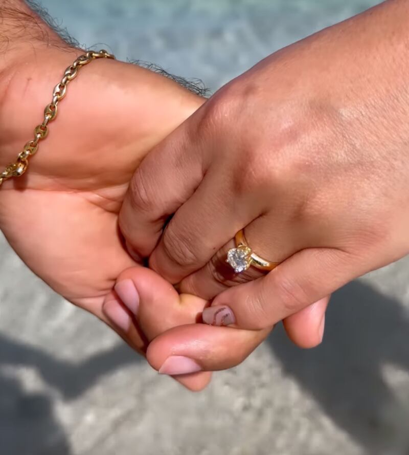 Said Palao y Alejandra Baigorria se comprometieron en Filipinas.