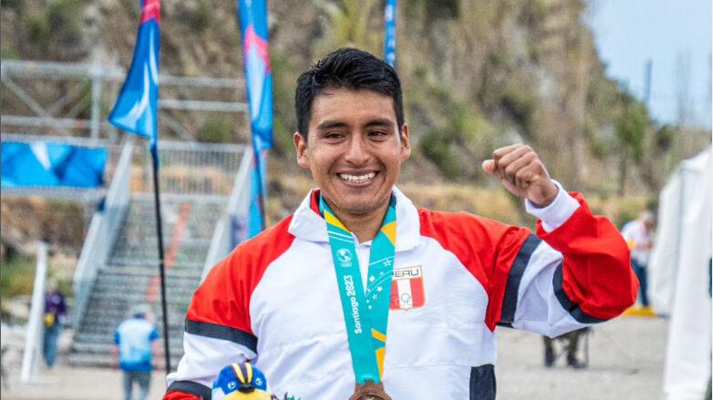 Medallista peruano rechazó condecoración de alcalde en su país.