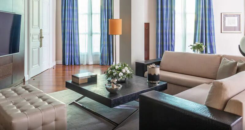 Lujosa Duhau Suite en el exclusivo hotel en Buenos Argentina donde se hospeda el mexicano Luis Miguel.