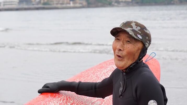 El japonés Seiichi Sano logra Récord Guinnes como el “surfista más longevo del mundo”.