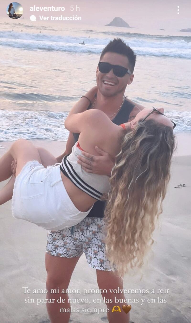 Una foto del estado de Instagram de Ale Venturo, la pareja del "Gato" Cuba. Estaban en una playa.