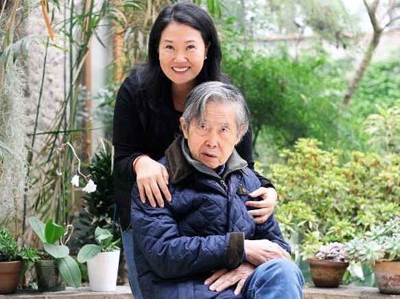 Keiko Fujimori y Alberto Fujimori.