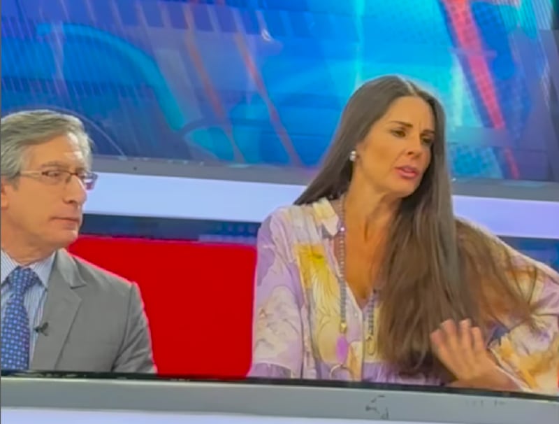 Rebeca Escribens junto al periodista de América TV, Federico Salazar.