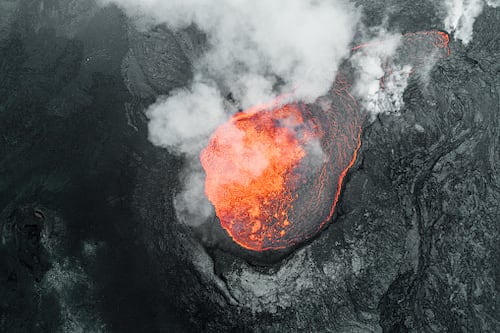 Turista cayó a un volcán activo mientras posaba para una foto