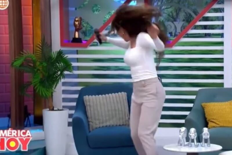 Janet Barboza y su caída en el set de América Hoy.
