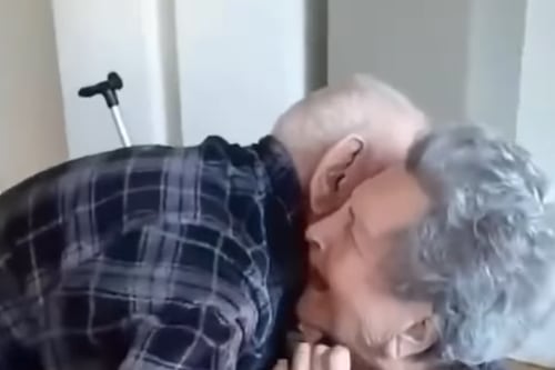 El conmovedor instante en el que anciano de 103 años se reencuentra con el ‘amor de su vida’ 