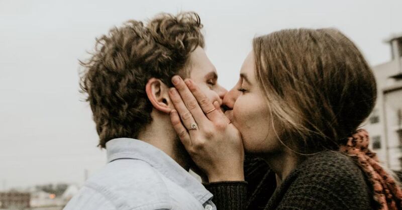 Las 5 señales que demostrarían que no eres tan buena besando como pensabas