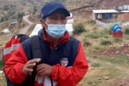 ¡Biblioteca a domicilio! Profesor entrega libros a niños de zonas remotas del Perú