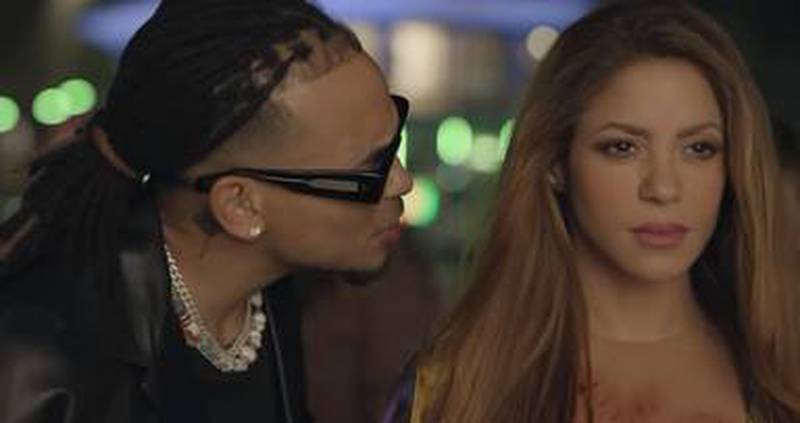 Ozuna y Shakira en el video de Monotonia.