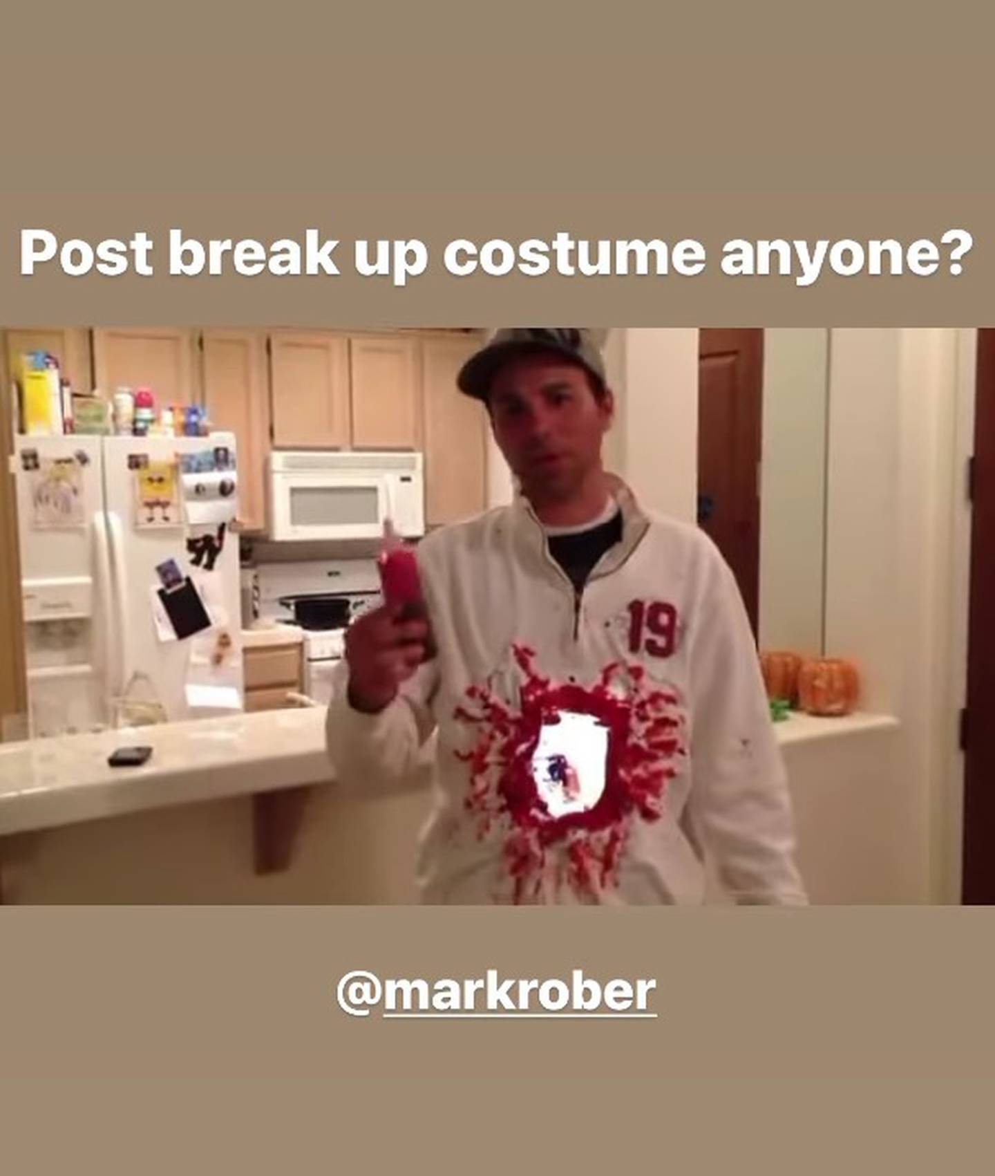Mark Rober creó un  terrorífico disfraz inspirado en Monotonía de Shakira